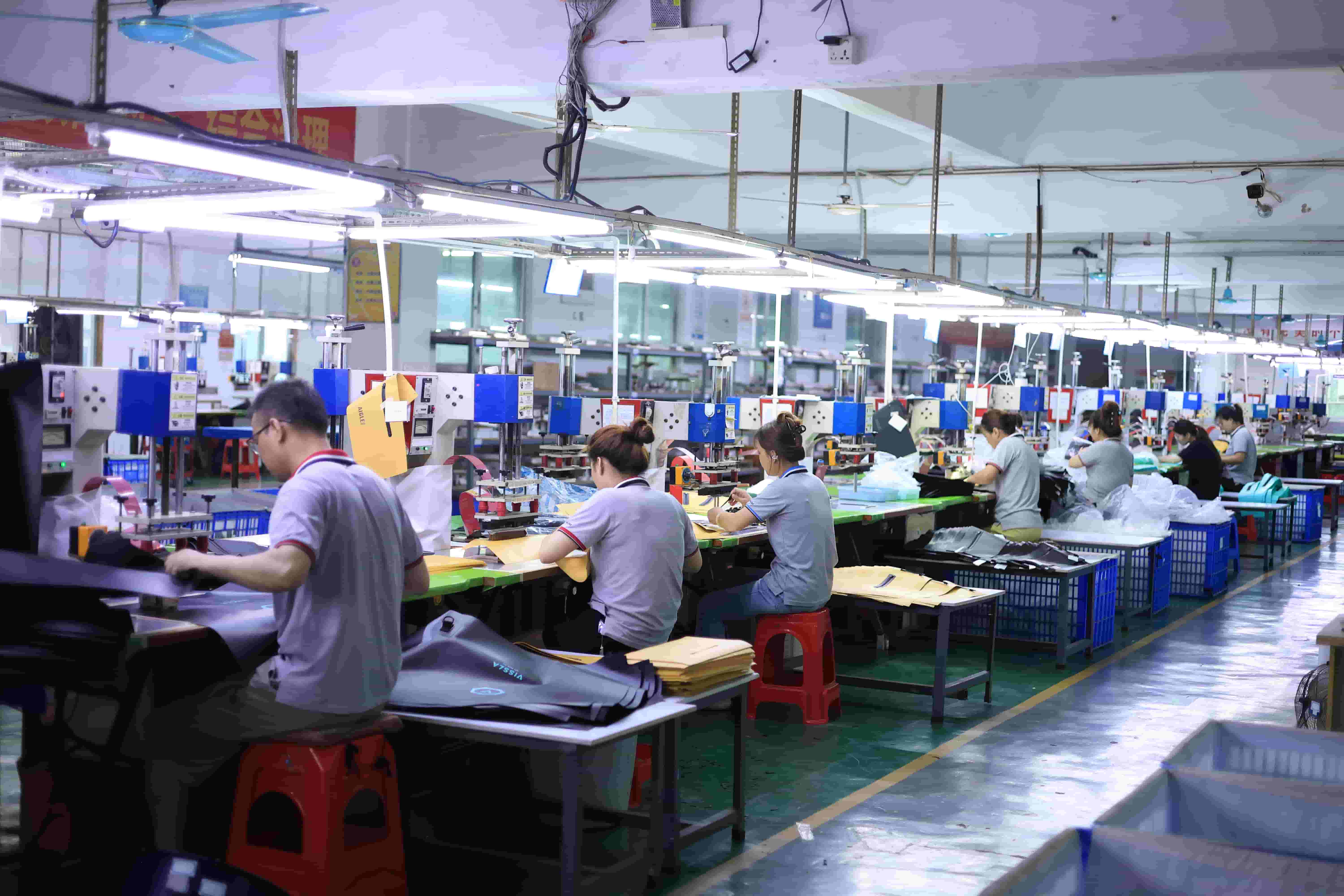 ผู้ผลิตกระเป๋ากันน้ำในประเทศจีน: คู่มือ OEM ฉบับสมบูรณ์