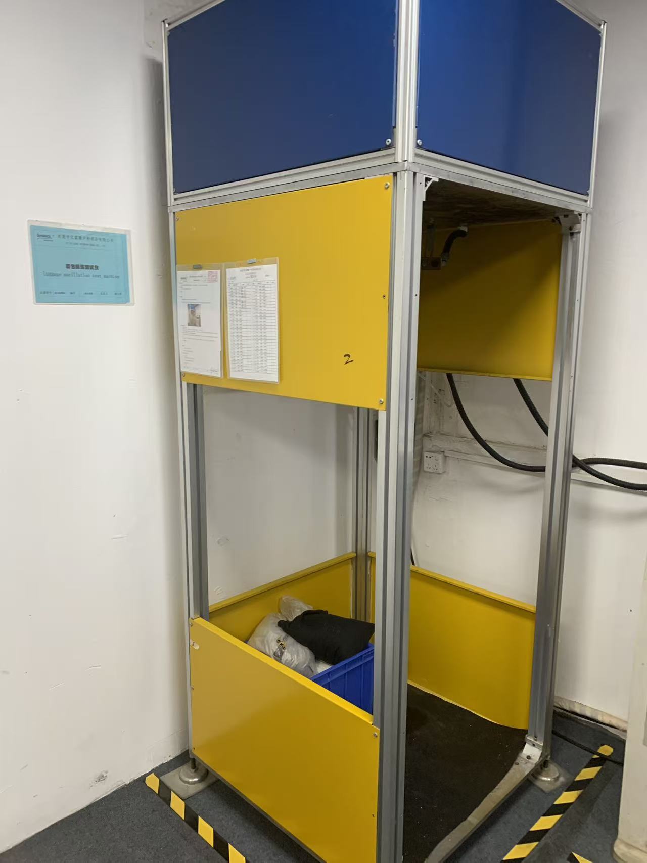 ภายในห้องปฏิบัติการ Sealock: เครื่องทดสอบแรงกระแทกการสั่นของกระเป๋าเดินทาง (XE-I09BA)